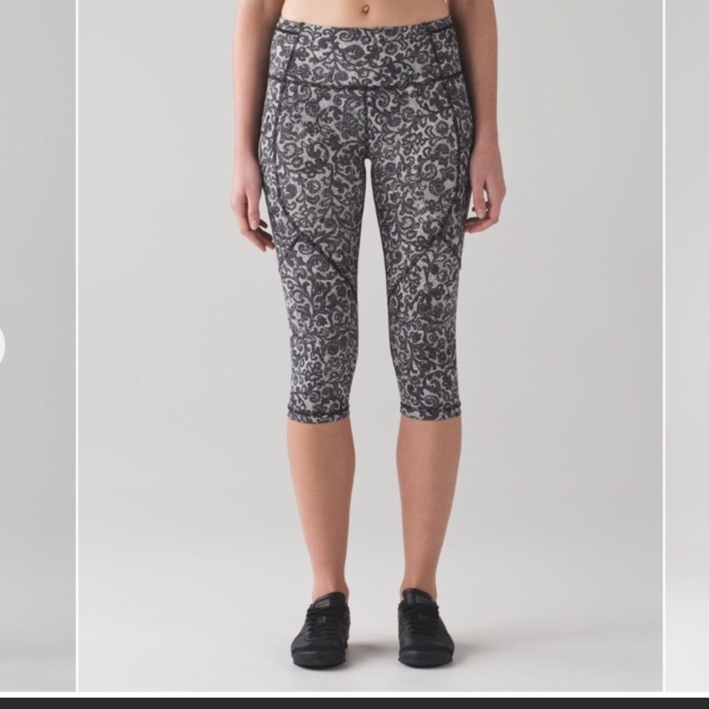 🍋Lululemon size 10 outrun lace crops